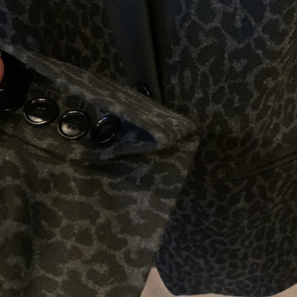 Loft Jacket with black leopard spots and black trim Like New 💕 offers welcomed - Picture 5 of 8